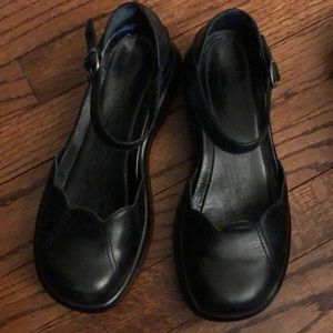 Dansko scallop Mary Jane’s